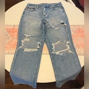 American Eagle Outfitters Light Blue Distressed Boyfriend Jeans